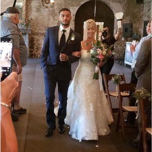 Wedding Dress Allure 9708. $700 purchased for $1600